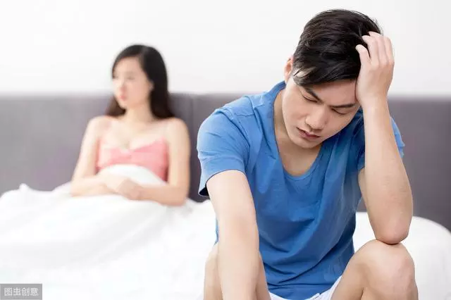 女子攜閨蜜相親,花費兩千元,臨近結帳,相親男說:我去下洗手間