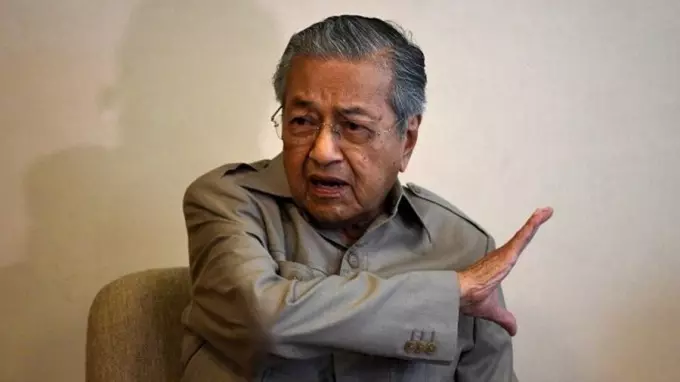 【被捉包了】國會議員開會,看足球賽直播!