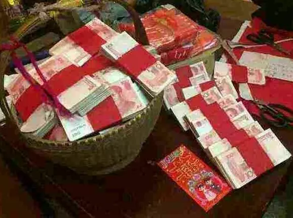 老婆大我五歲,結婚要25萬彩禮,我意外受傷她的做法讓我心寒