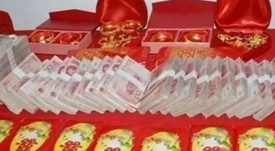 老婆大我五歲,結婚要25萬彩禮,我意外受傷她的做法讓我心寒