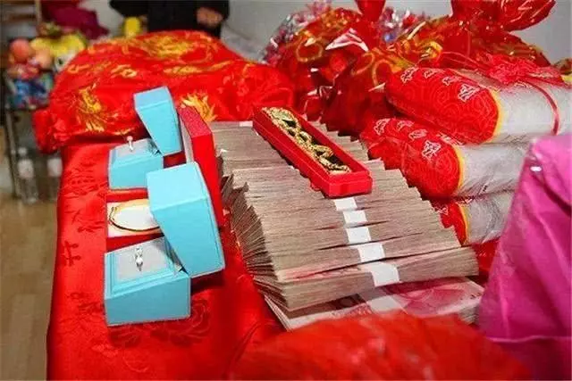 「我家不要十萬彩禮,房也可以寫你名」母親一番話,女婿感動落淚