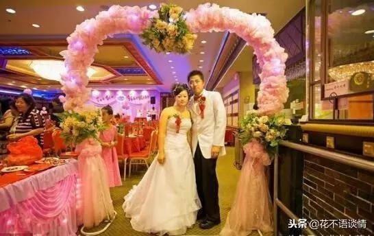 兒媳坐月子,婆婆來伺候,兒子在門口聽到對話,他把母親送回家