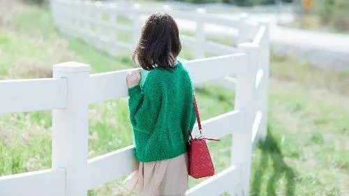 老公一出差公公就逼婆婆回鄉下,我把臥室反鎖,隔天一睜眼我懵了