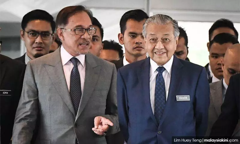 傳向首相逼宮 覲見國家元首·安華這次發火回應了 !