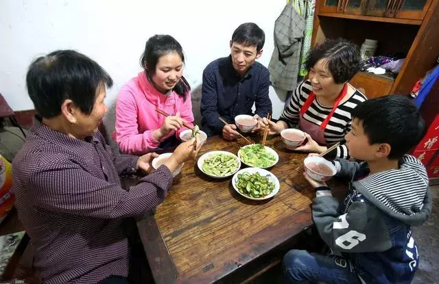 娘家拆遷後我去要欠款,母親說我是外人