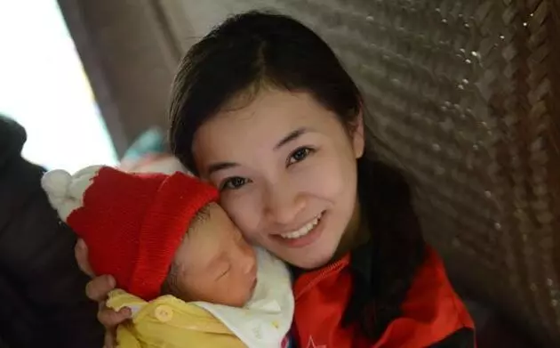 我和小姑子同時坐月子,婆婆去照顧小姑子卻不理會生了女兒的我