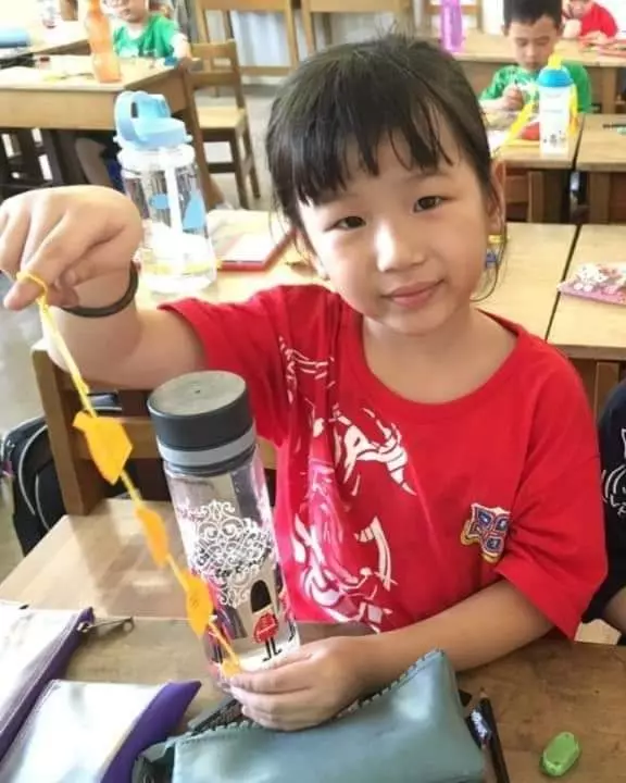 羅里撞轎車2死2傷 女童續父母后傷重離世