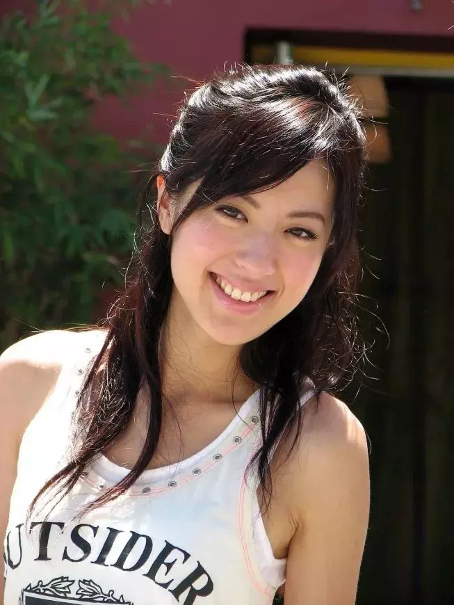 【越來越漂亮!】38歲唐詩詠樣貌「再進化」!網友:撞臉女神張曦雯!