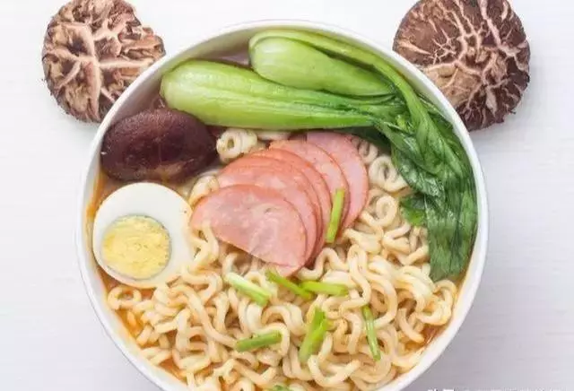 吃方便麵,肝需要排毒32天?常吃方便麵,會怎樣?準確答案在這裡
