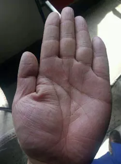 手心的一條掌紋很特殊!「兩手都有」一生大富大貴, 「單手有」一生貴人助!