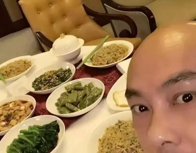 張衛健一家住的豪宅,完全不像是明星住的,連飯菜都是素菜